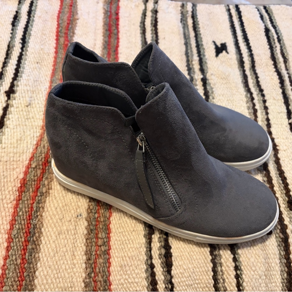Women’s Grey Madden Girl Suede Sneaker